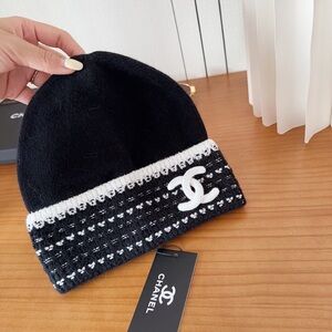 ✨CHANEL Monochrome Knit Hat